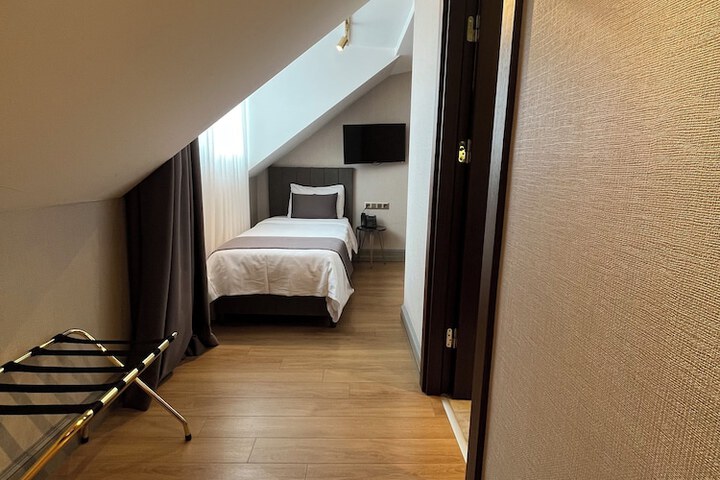 Room 74 of 129