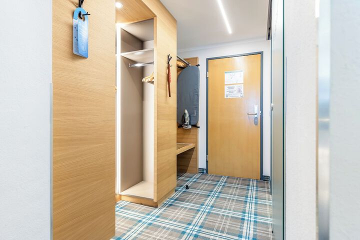 Room 45 of 92