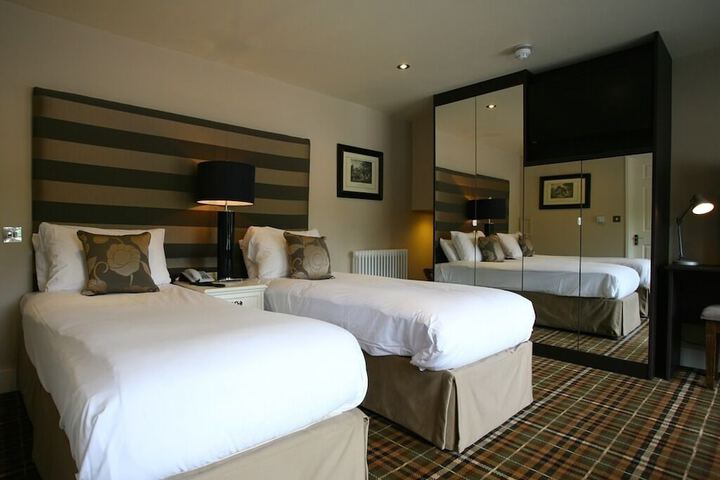 Room 4 of 18