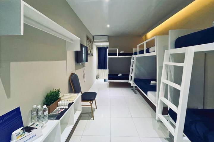 Room 28 of 188