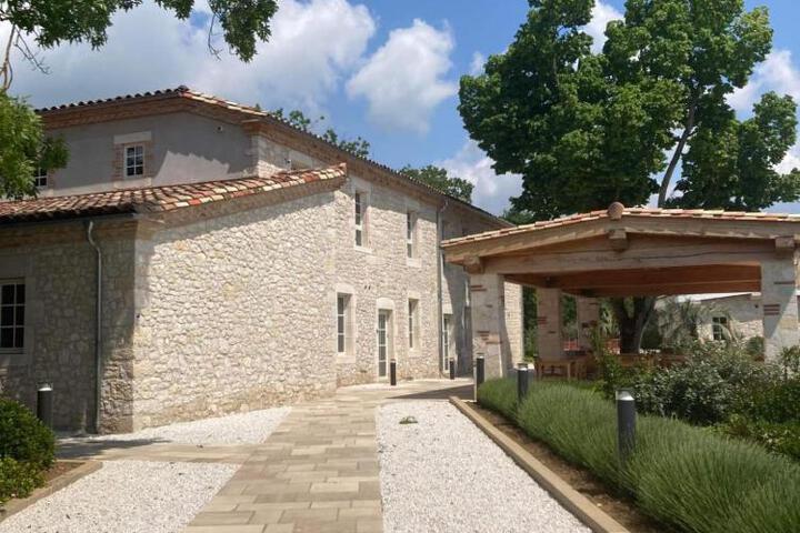 Château Lecusse - La Grande Roche - Hôtel Spa, Boutique & Restaurant