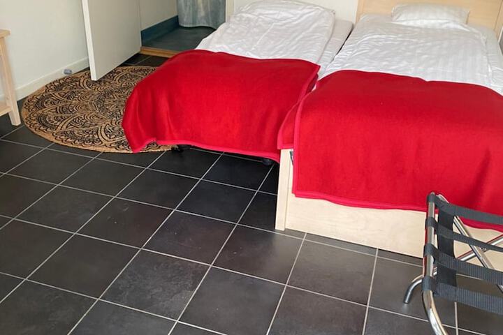 Room 8 of 33