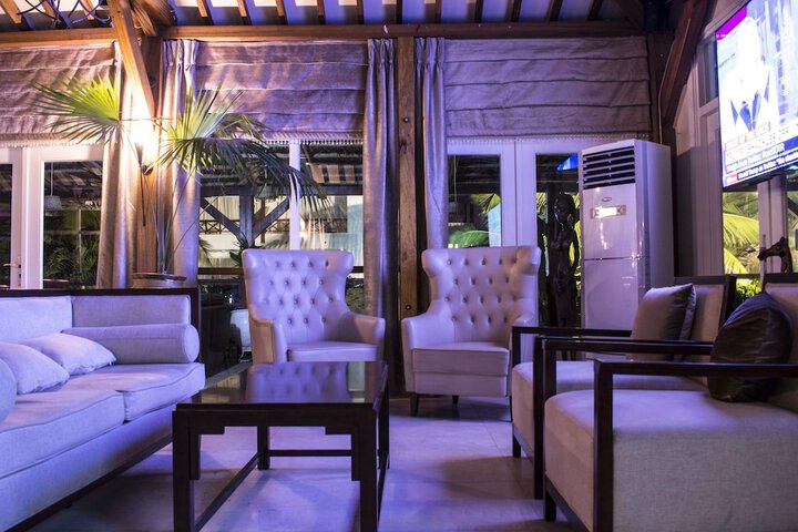 Entrance & Lobby