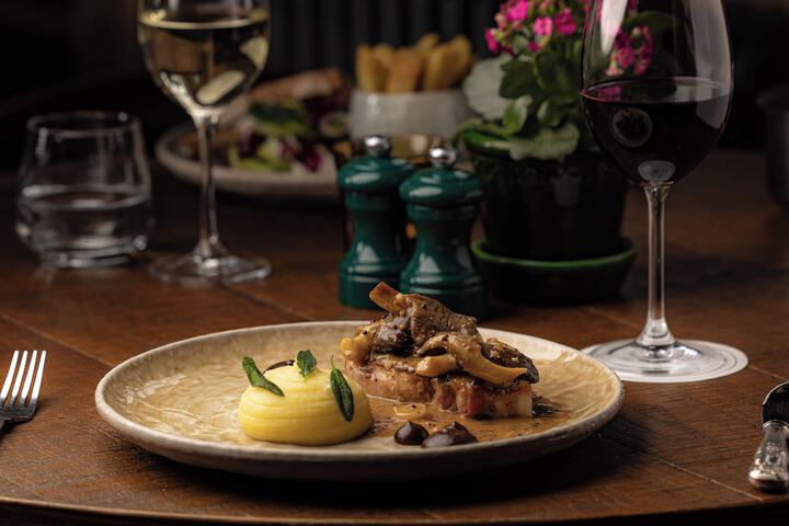 Dining 49 of 107