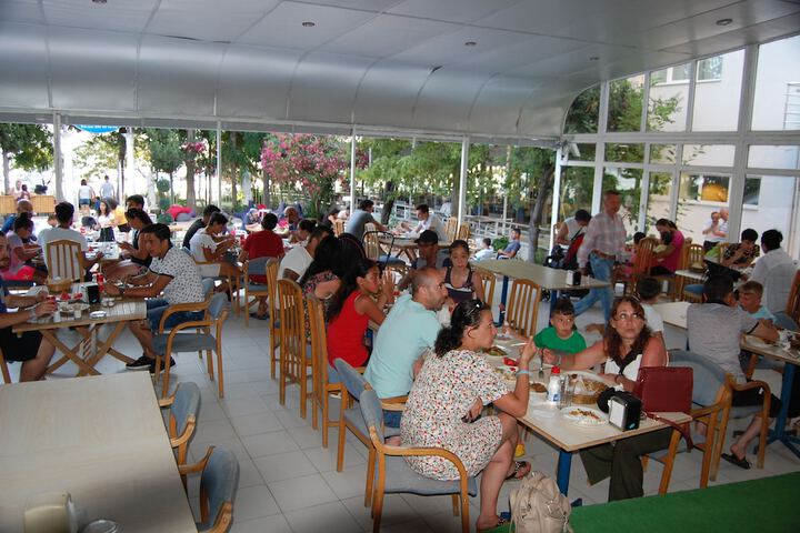 Dining 32 of 66