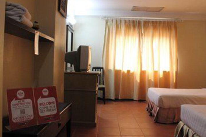 Room 7 of 11