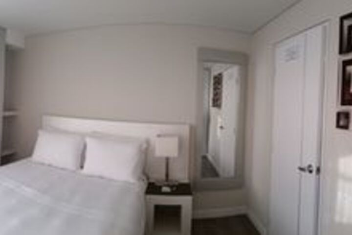 Room 10 of 22