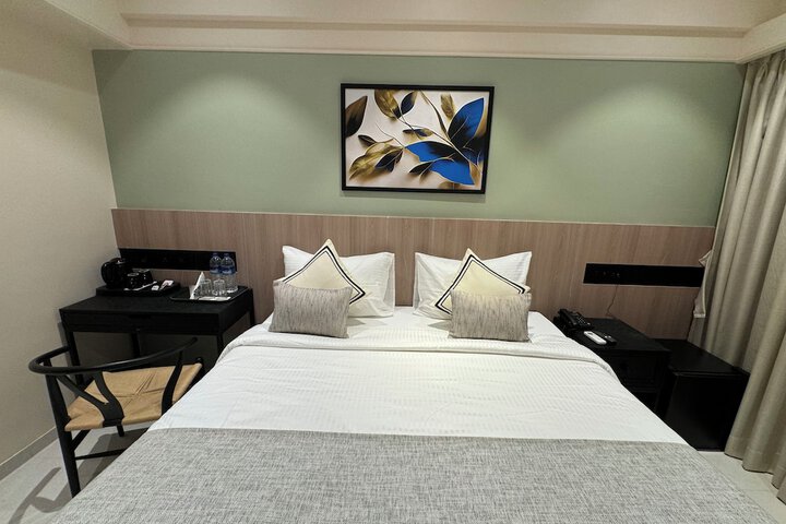 Room 11 of 19