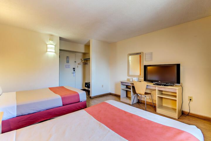 Standard Room, King or Two Doubles (9 of 9)