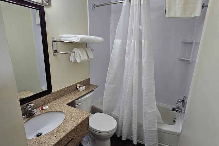 Room 16 of 38