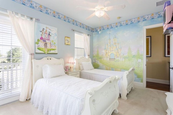 Room 10 of 42