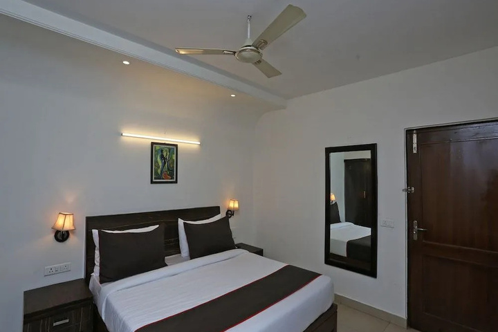 Room 4 of 11