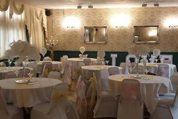 Ballroom/Hall 21 of 23