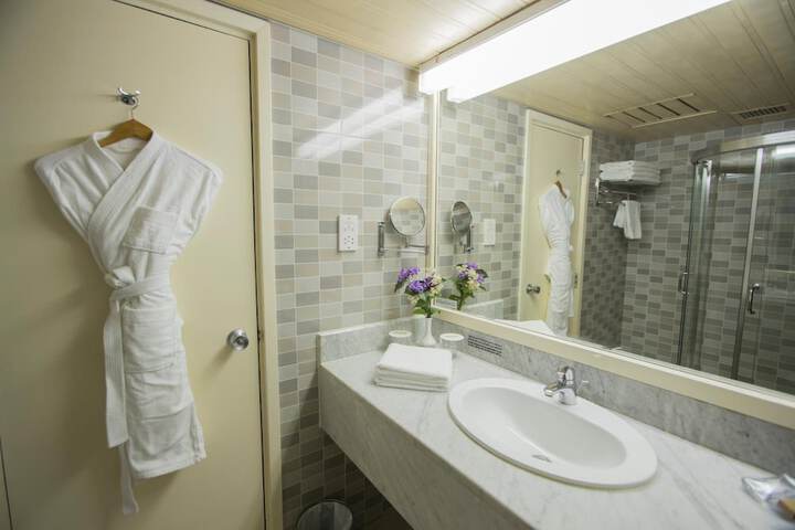 Room 10 of 43