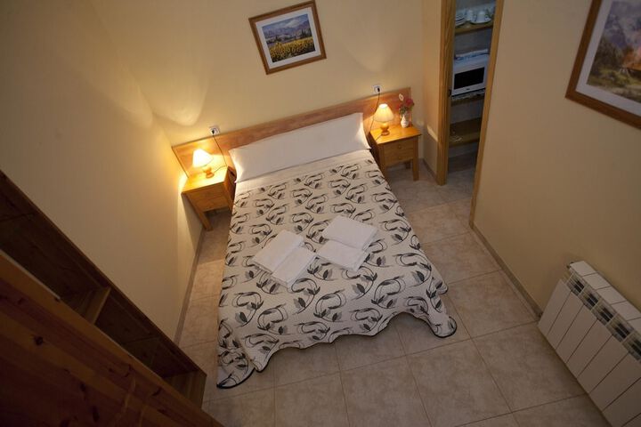 Room 2 of 65