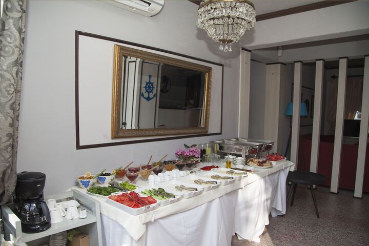 Dining 32 of 55