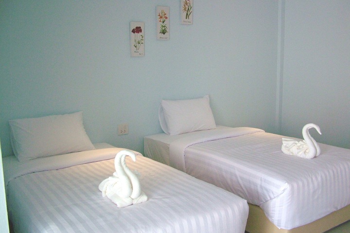 Room 3 of 8