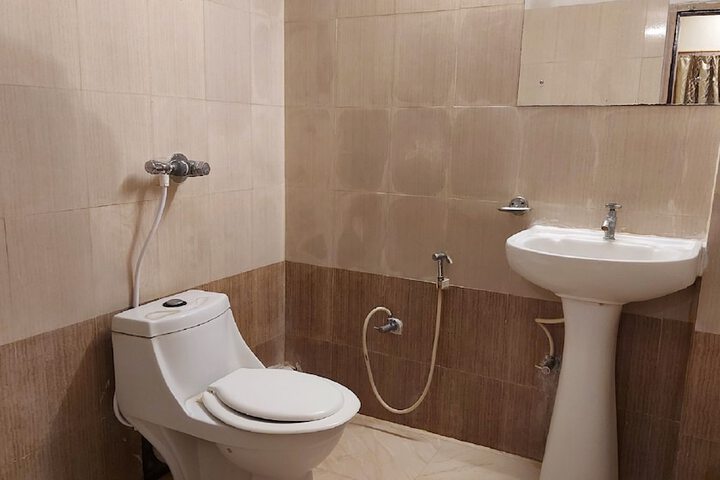 Room 12 of 16