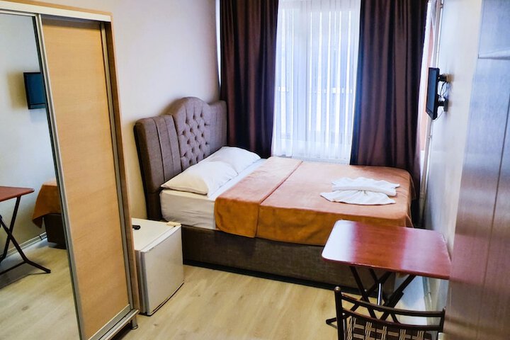 Room 8 of 25