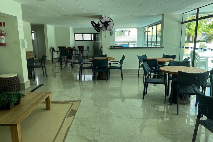 Dining 200 of 487