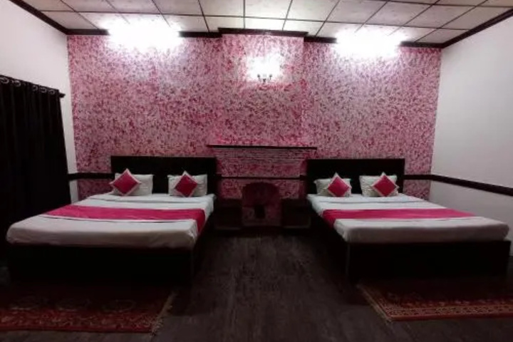 Room 12 of 16