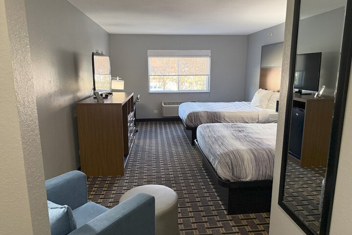 2 Queen Beds (3 of 14)