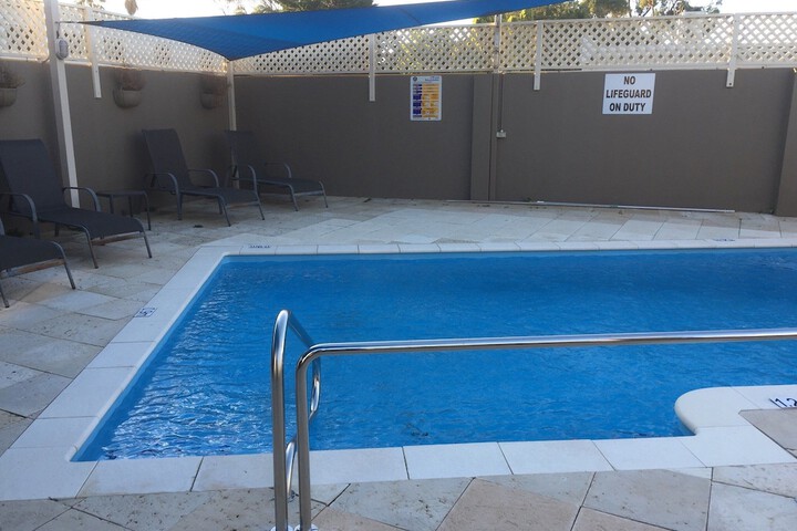 Pool 13 of 18