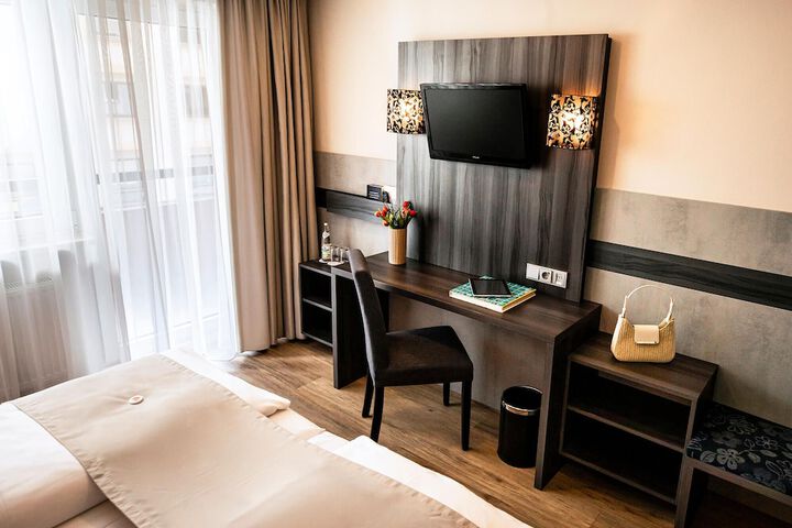 Room 35 of 68