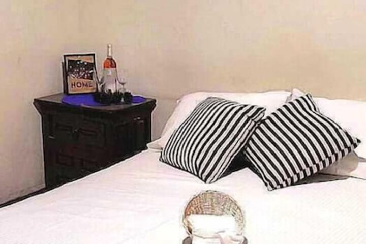 Room 5 of 18