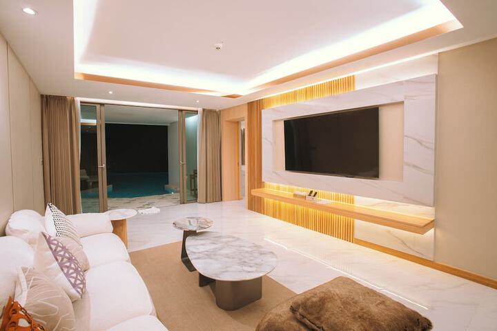 Room 31 of 165