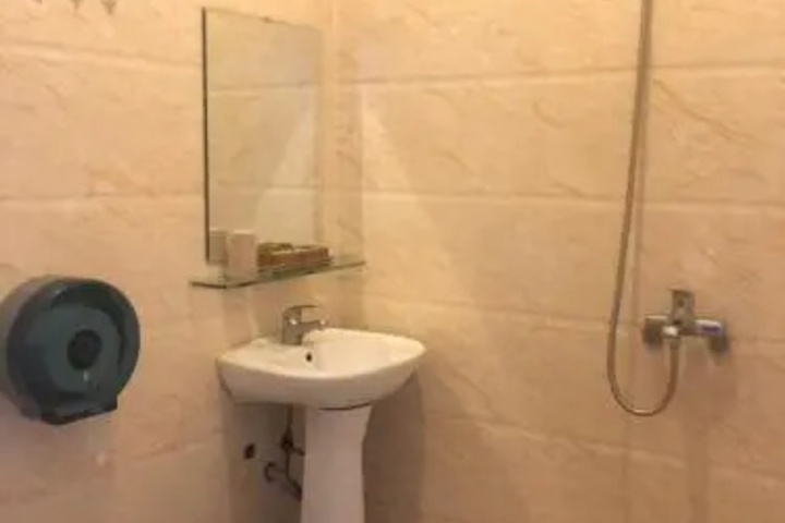 Room 9 of 13