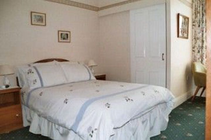 Room 6 of 9