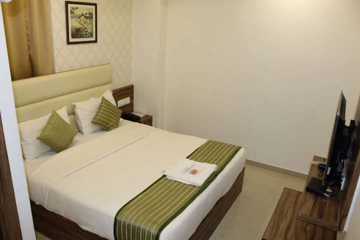 Room 9 of 21