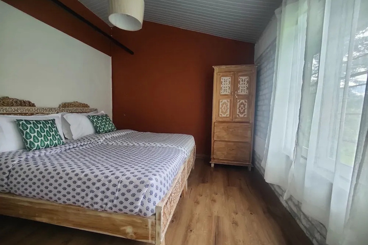 Room 3 of 16