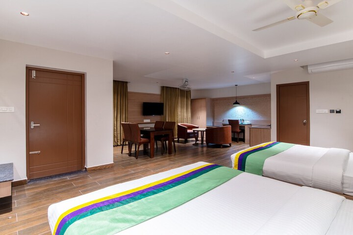 Room 13 of 34