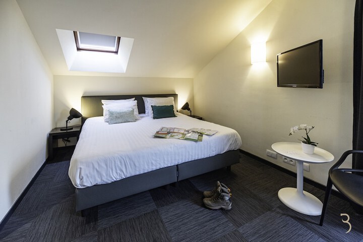 Room 7 of 24