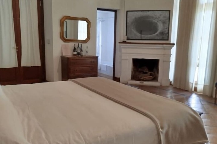 Room 8 of 33