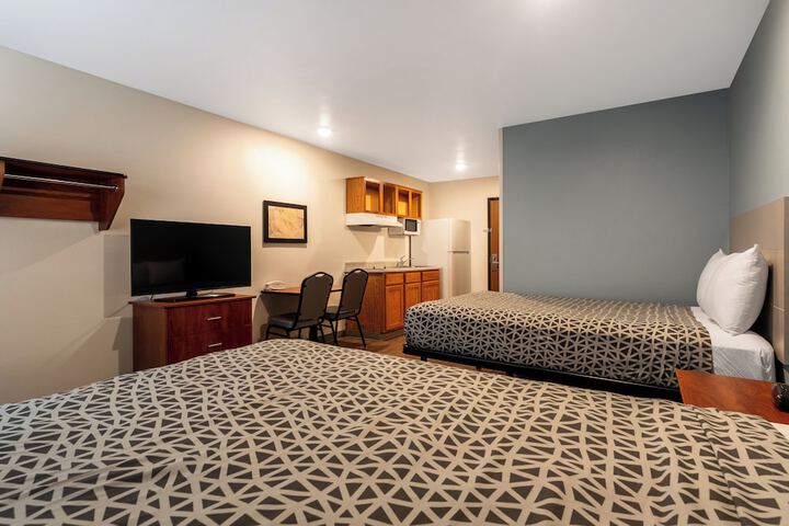 2 Double Beds (3 of 14)