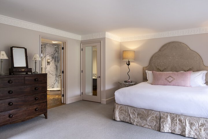Room 73 of 161