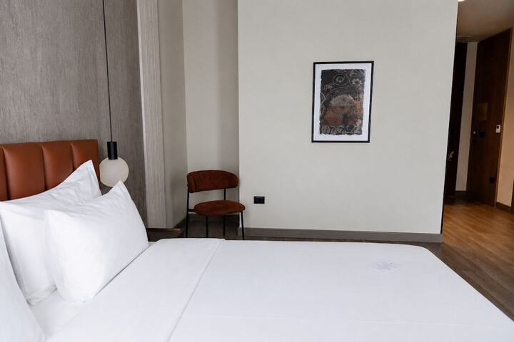Room 80 of 176