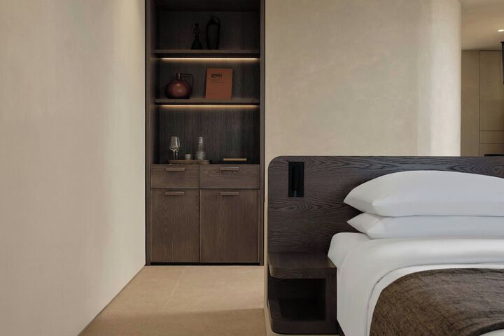 Room 15 of 32