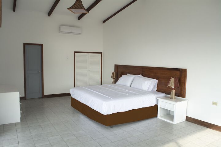 Room 5 of 13