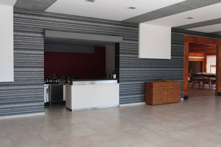 Lounge 48 of 88