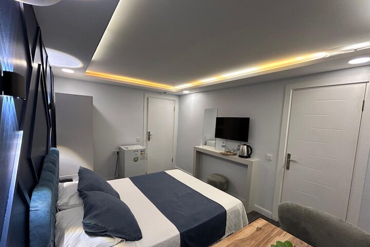 Room 3 of 32