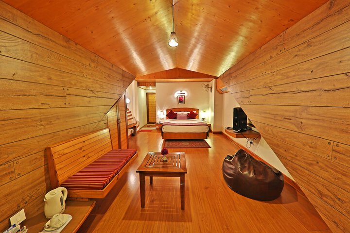 Room 27 of 78