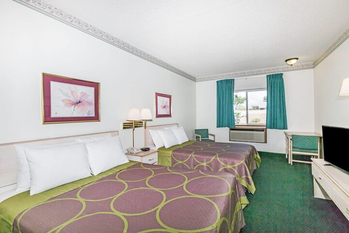 Room 8 of 13