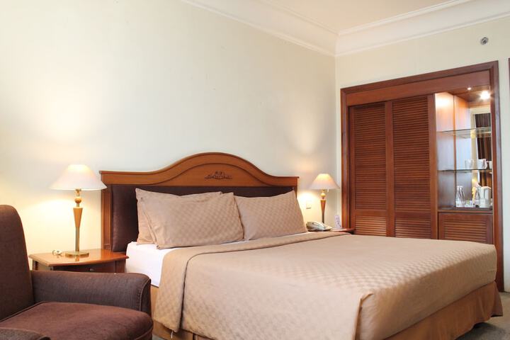 Room 10 of 29