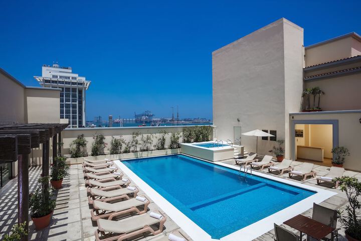 Hotel Pool