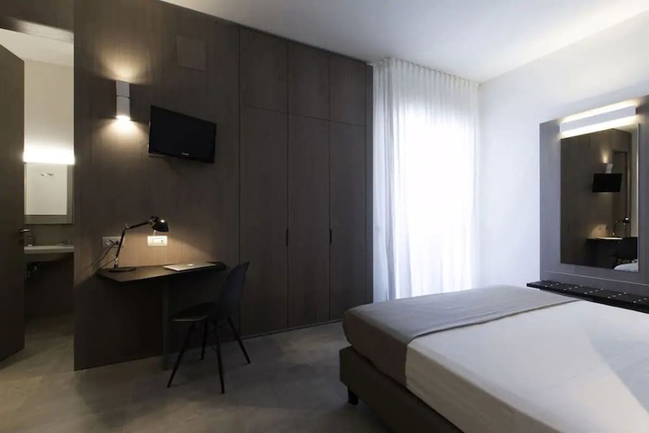 Room 15 of 34