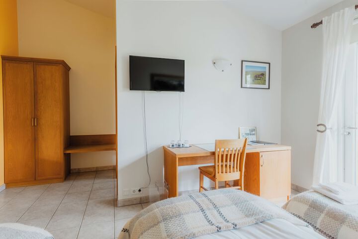 Room 17 of 103